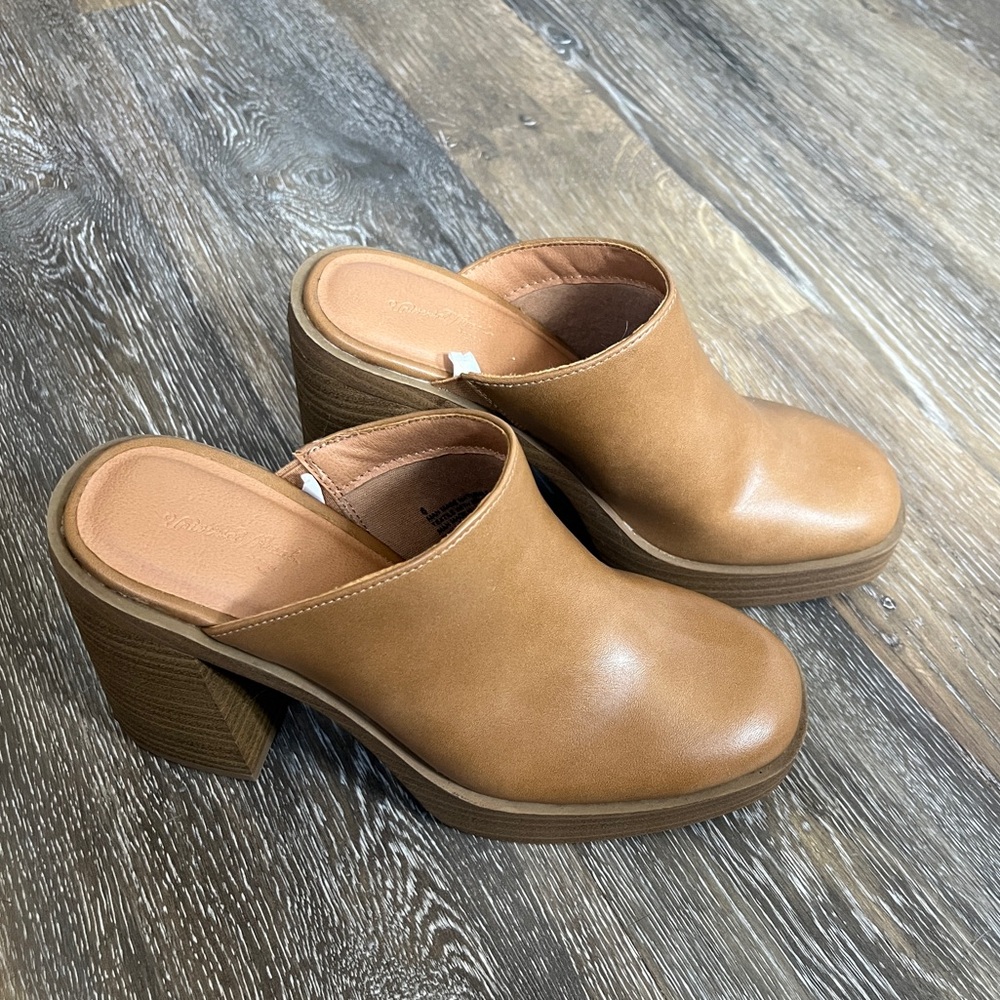 Universal Thread Tan Platform Mules - Picture 3 of 6